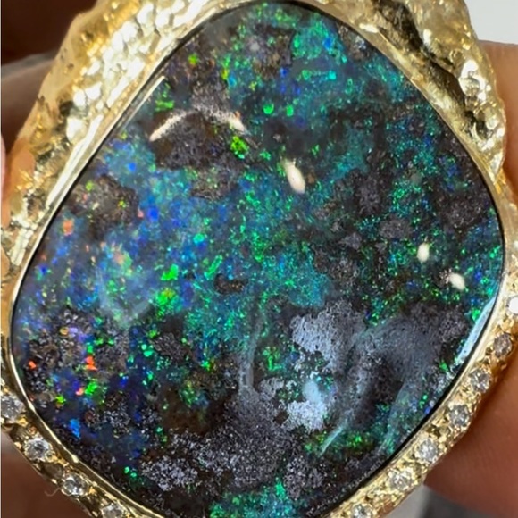 Pristine condition 24.38ct Australian boulder Opal with diamonds, 18K YG - Picture 14 of 16